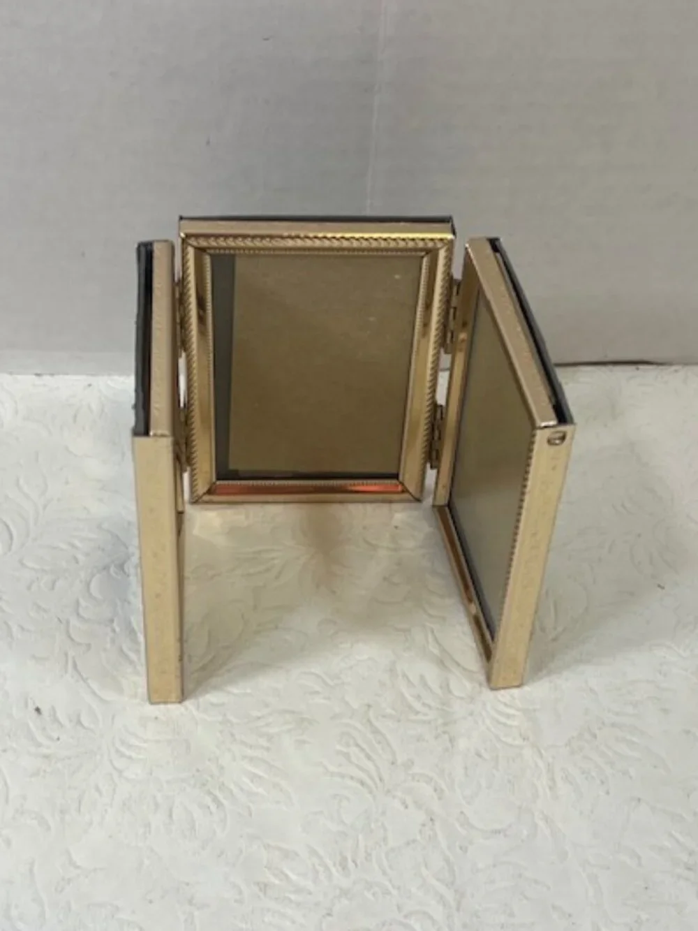 VTG Trifold Gold Tone Metal Hinged Mini Photo Frame Embossed Rope-Style Borders